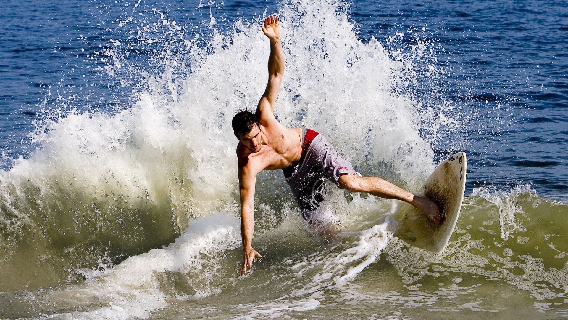 远射“银河战士”：盘点欧冠爆炸性远射瞬间